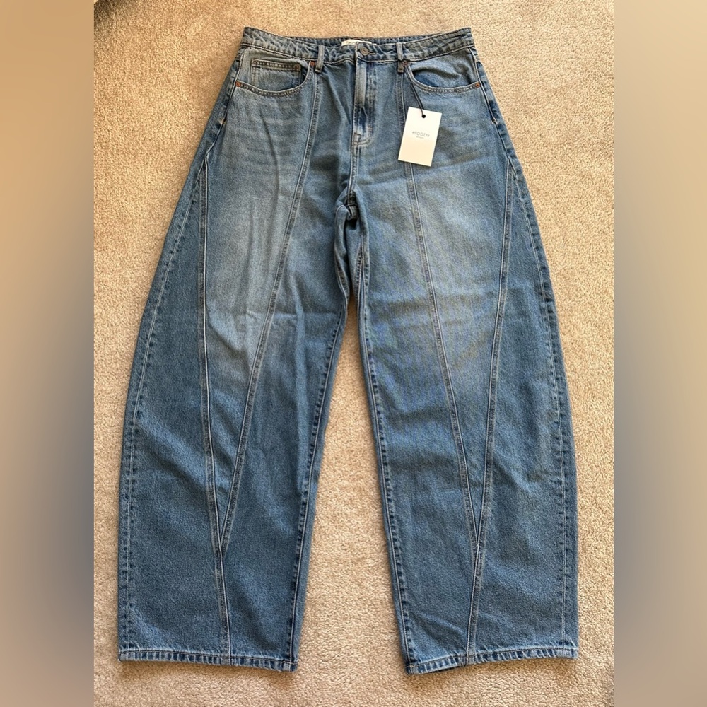 HIDDEN Sammie High-Rise Barrel Jeans in Medium Wash - Size 31 - Inseam 33”